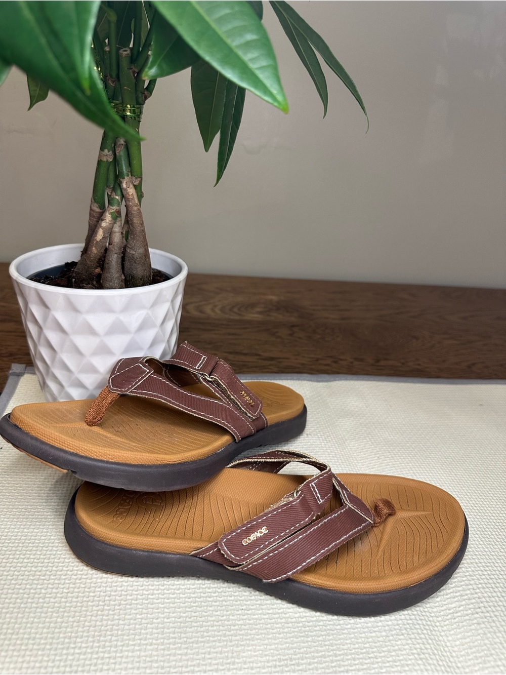NWOT COFACE Women’s 7.5 Orthopedic Brown Flip Flop Arch Support Walking Sandals